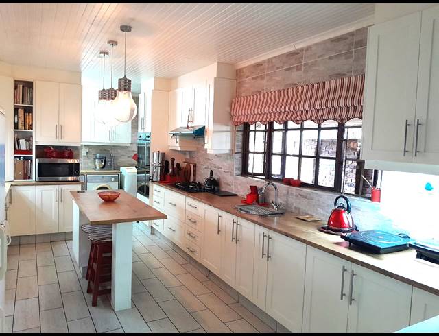 4 BEDROOM HOUSE FOR SALE IN BLUFF